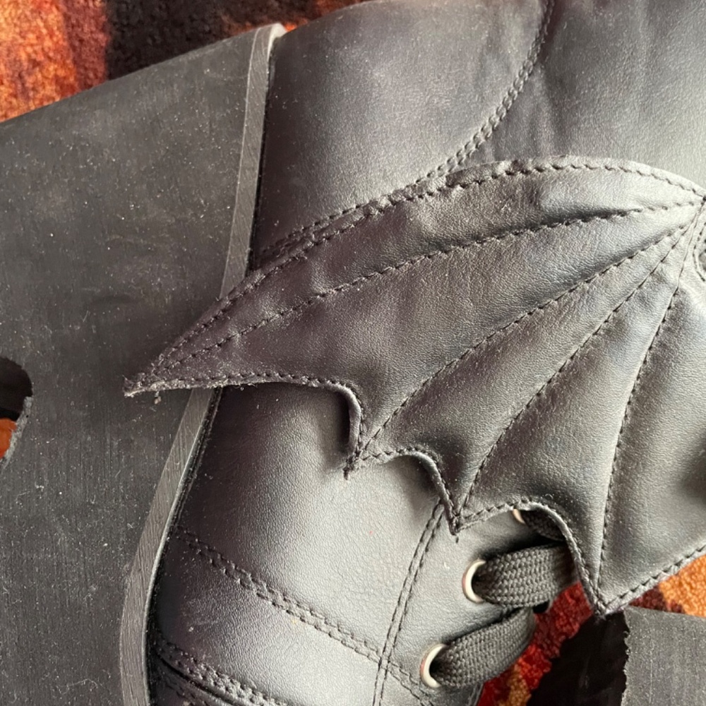 Bat boots - Picture 2 of 4